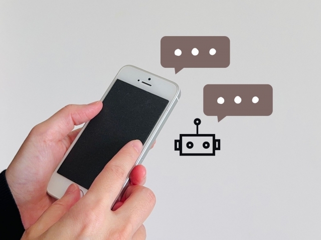 スマートフォンでチャットボットと会話をするイメージ