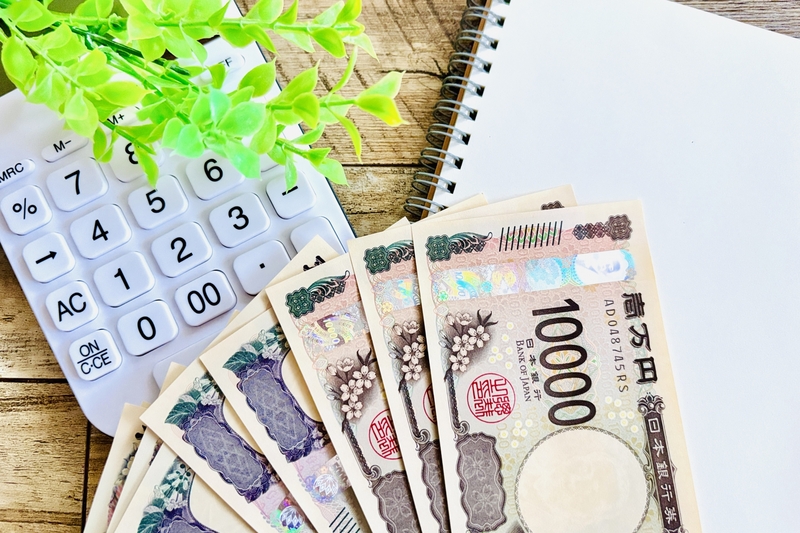 お金と電卓とノート