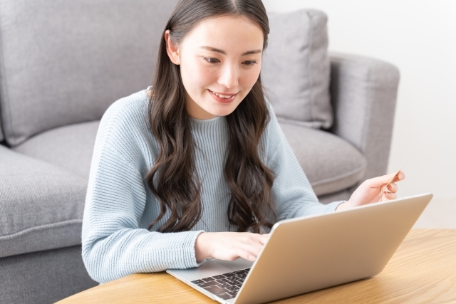 PCと向き合う人
