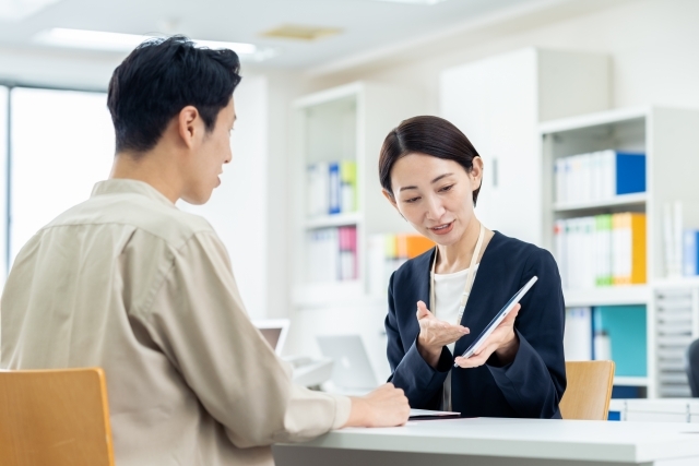 説明をする人と説明を聞く人