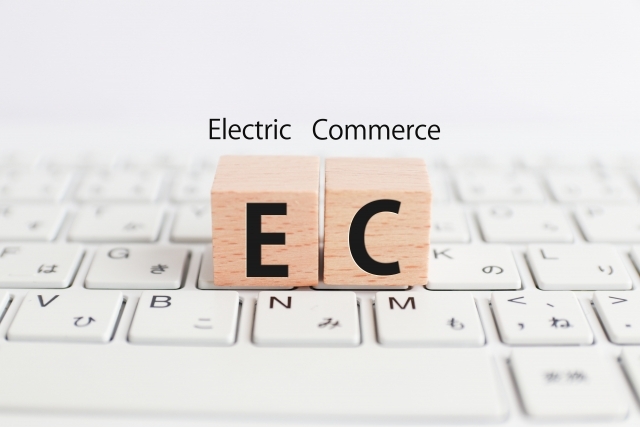 キーボードの上に置かれたブロック