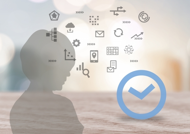 さまざまなアイコンと考える人のシルエット